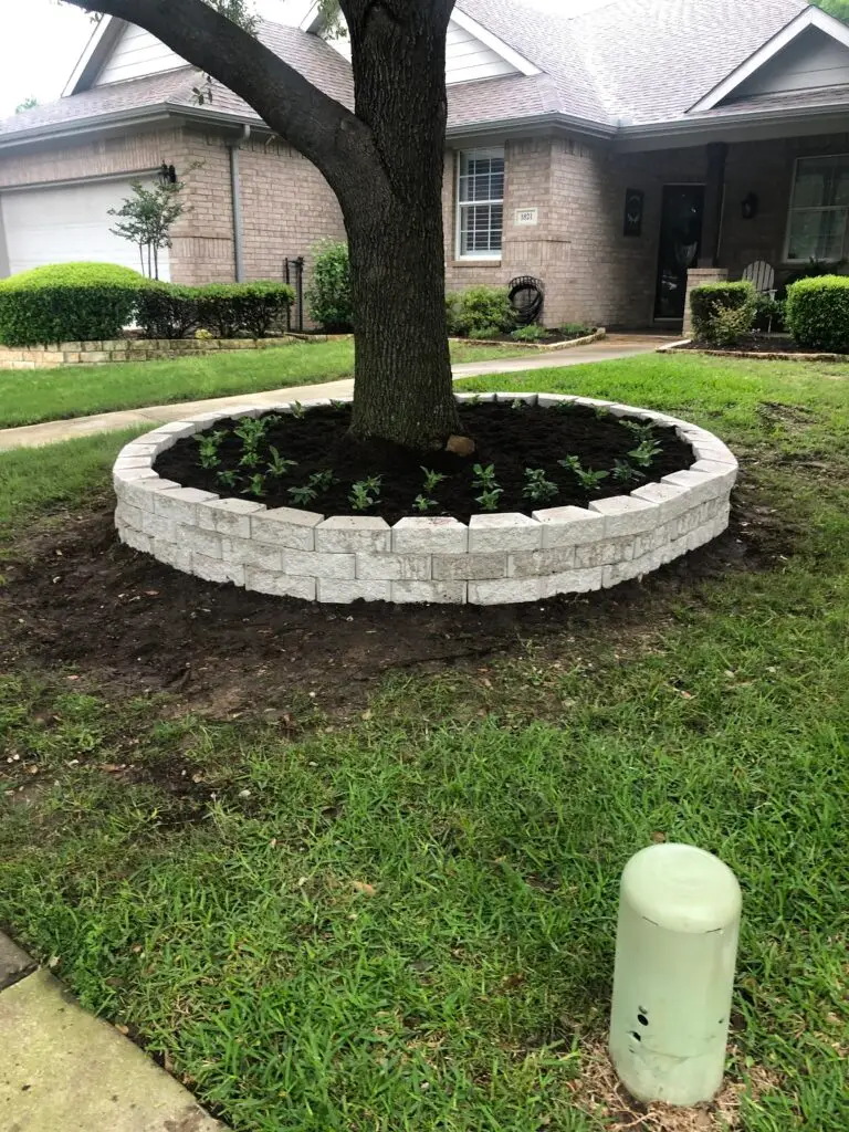 Retaining Wall With Mulch